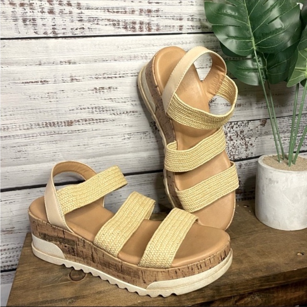 Universal Thread Tan Platform Double Strap Sandal… - image 1